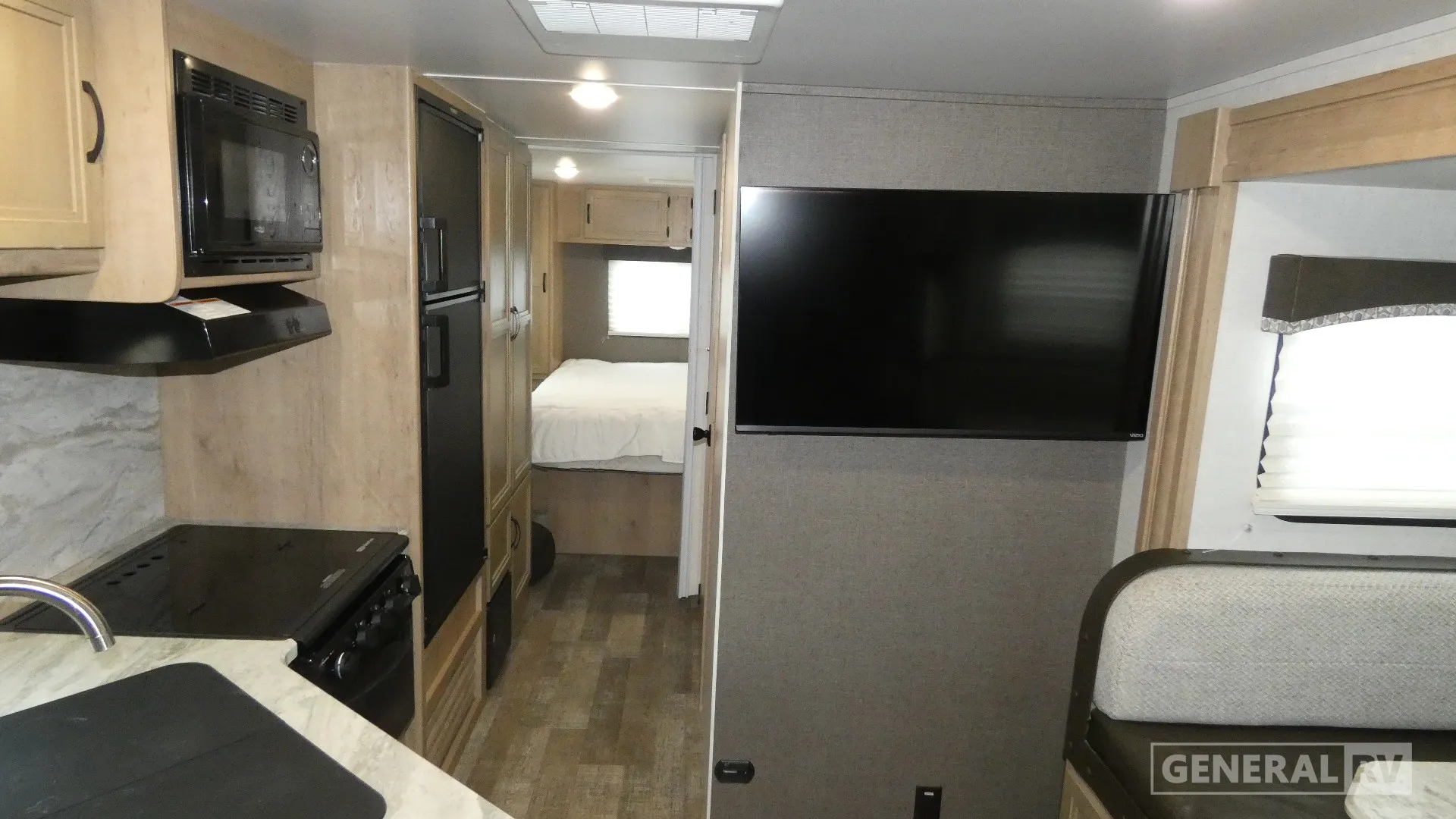 2021 Winnebago Minnie 2500FL - Photo 3