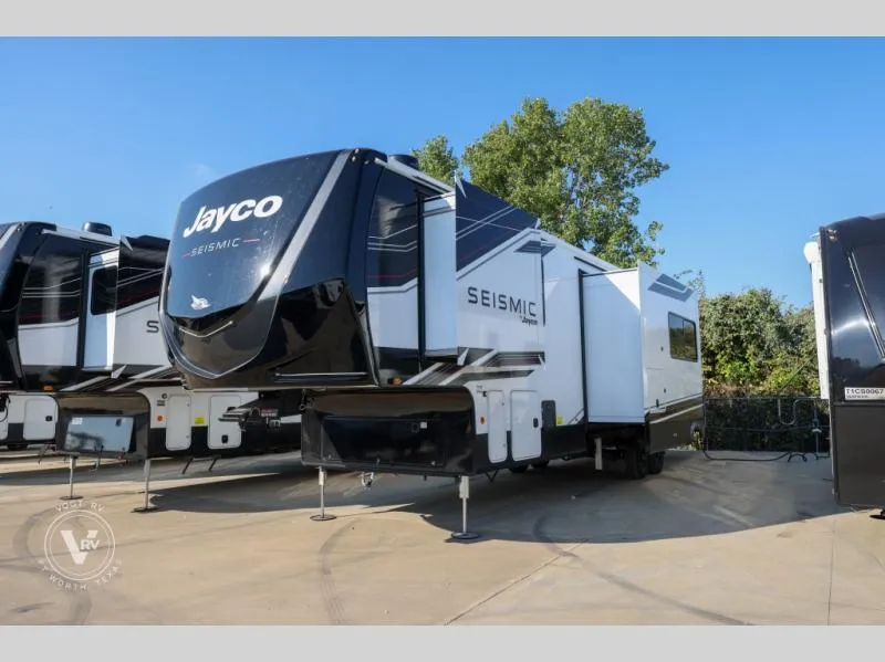 2026 Jayco Seismic 359 - Photo 4