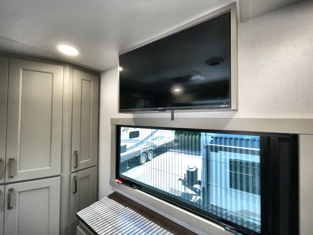 2026 Brinkley Model G 4100, Photos photo 25