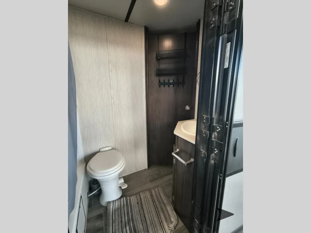 2019 Forest River Cherokee Alpha Wolf 26DBH-L, Photos photo 10