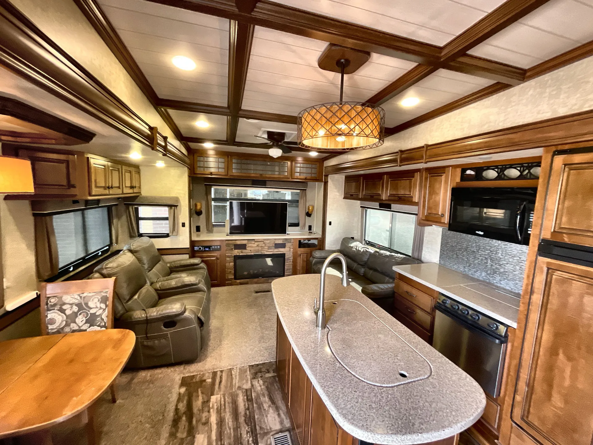 2015 Heartland Bighorn 3010RE - Photo 3