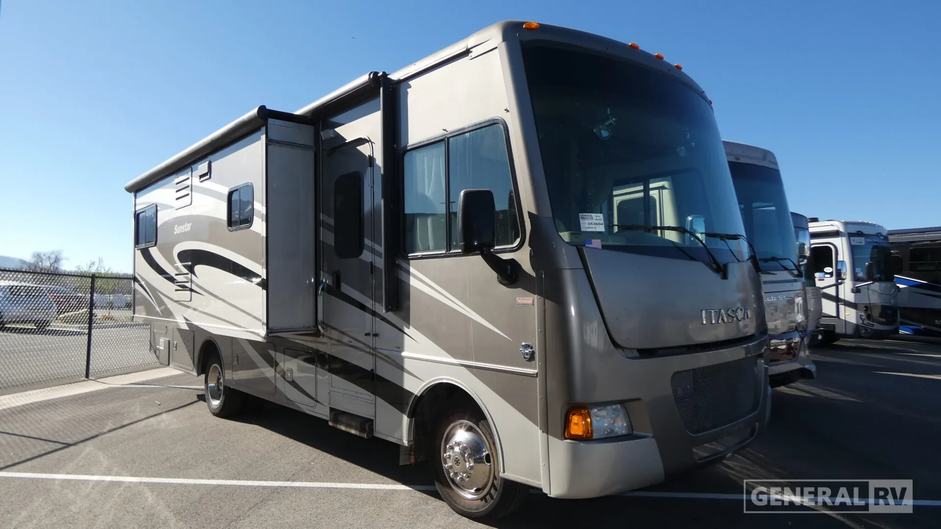 2014 Winnebago Sunstar 27N - Photo 2