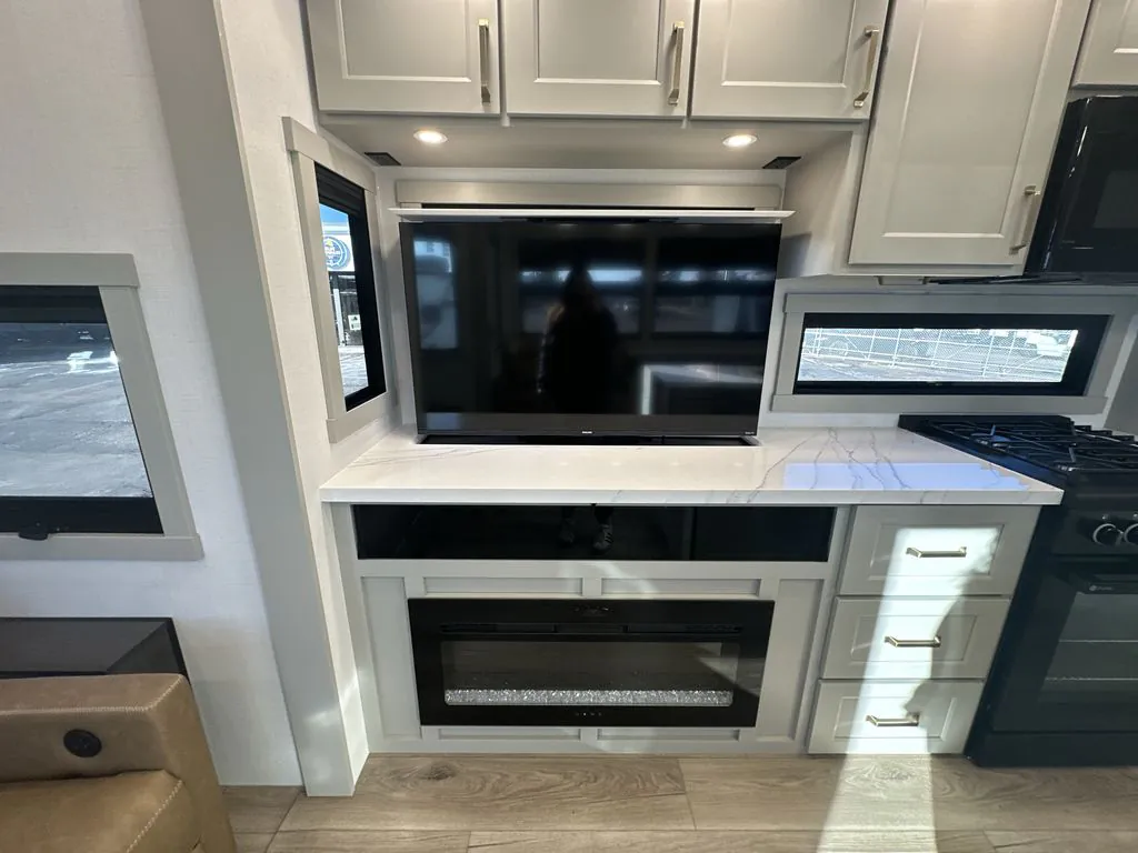 2026 Brinkley Model G 4100, Photos photo 9