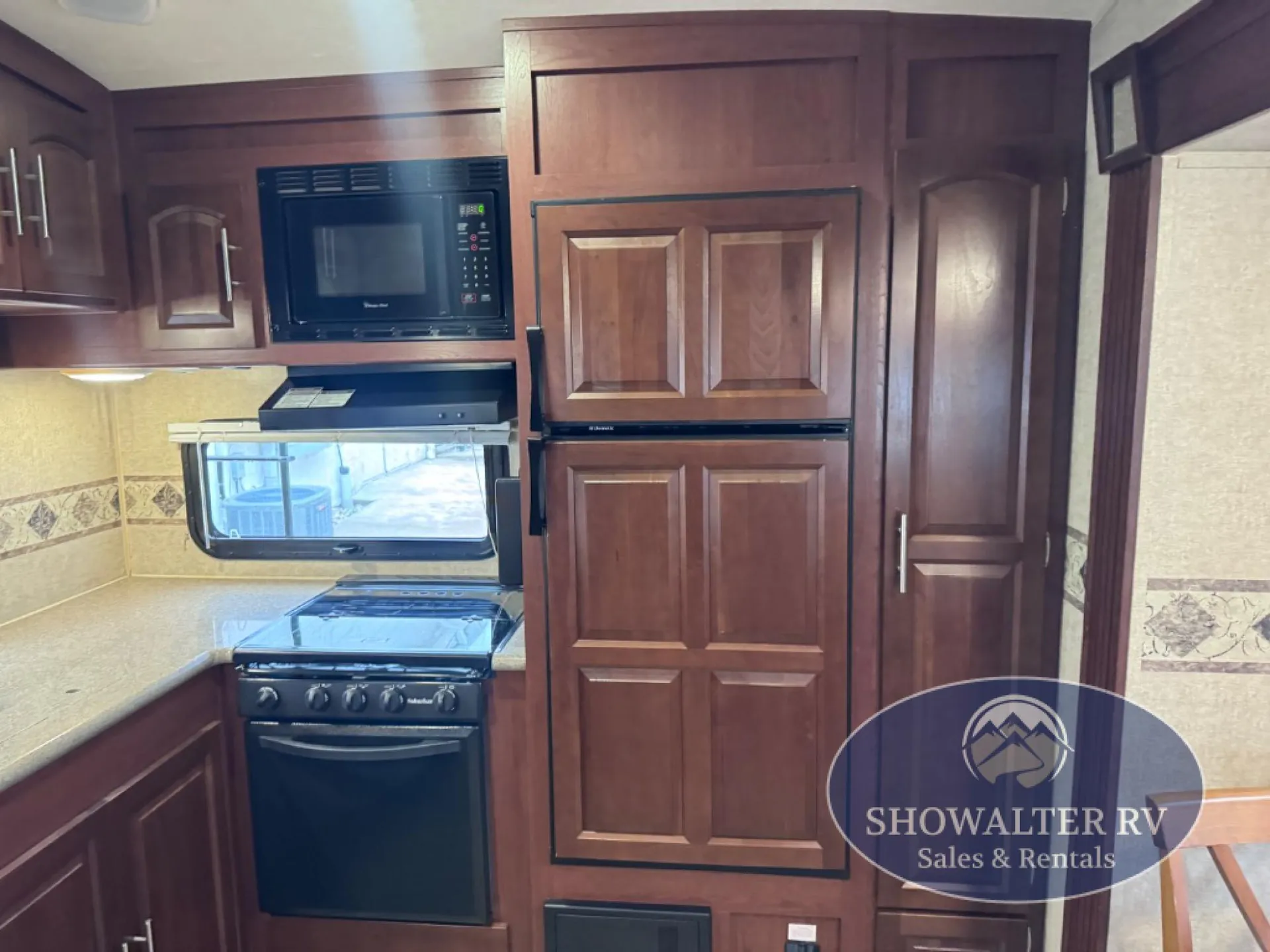 2015 Forest River Rockwood Signature Ultra Lite 8280WS - Photo 4