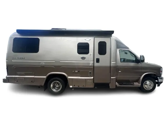 Coach House Platinum 220TB exterior