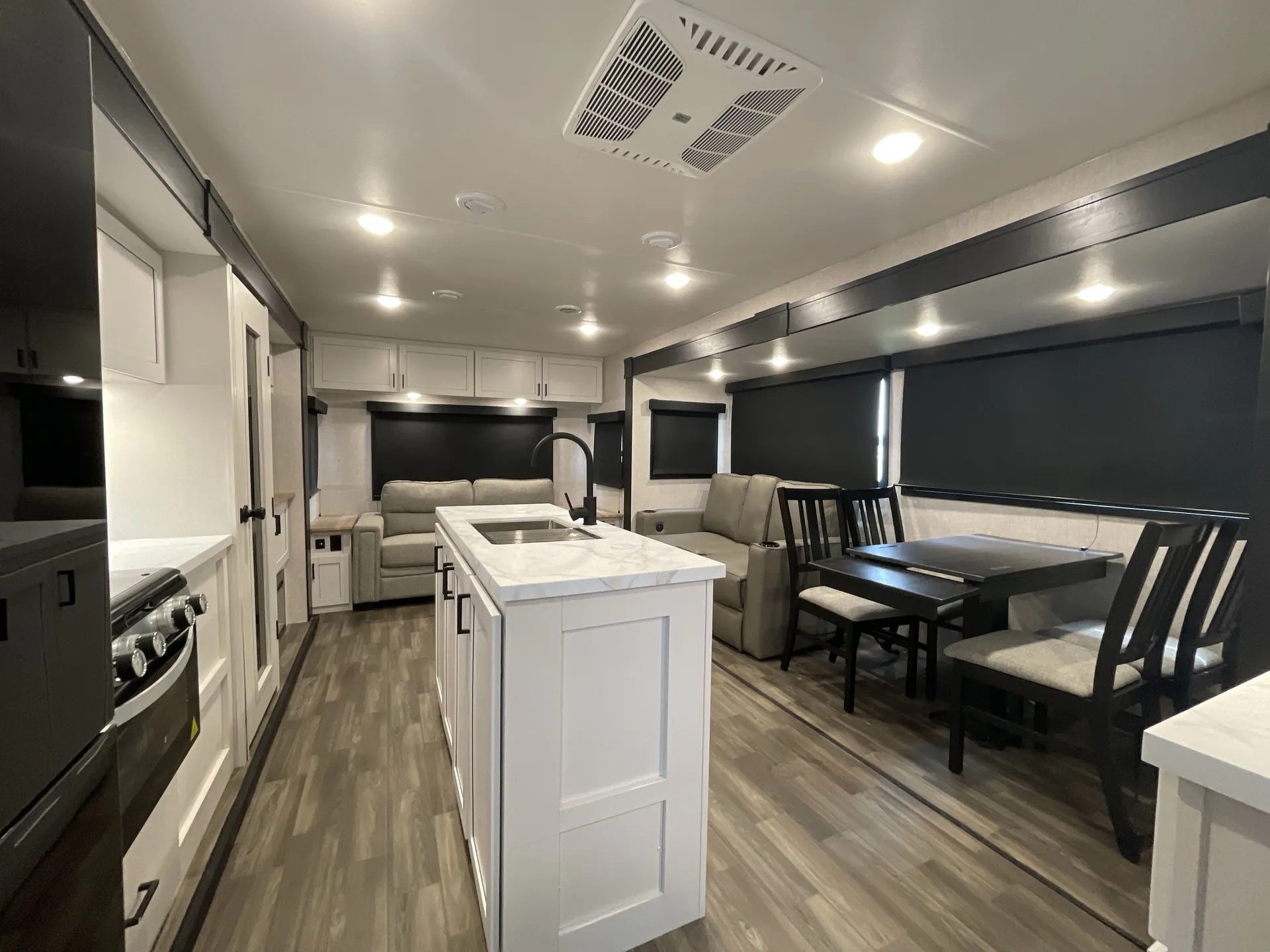 2025 Highland Ridge Light 275RLS — living area main