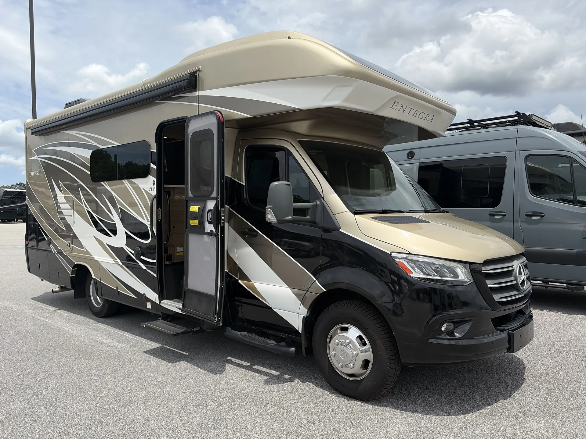 2021 Entegra Coach Qwest 24R - Photo 2