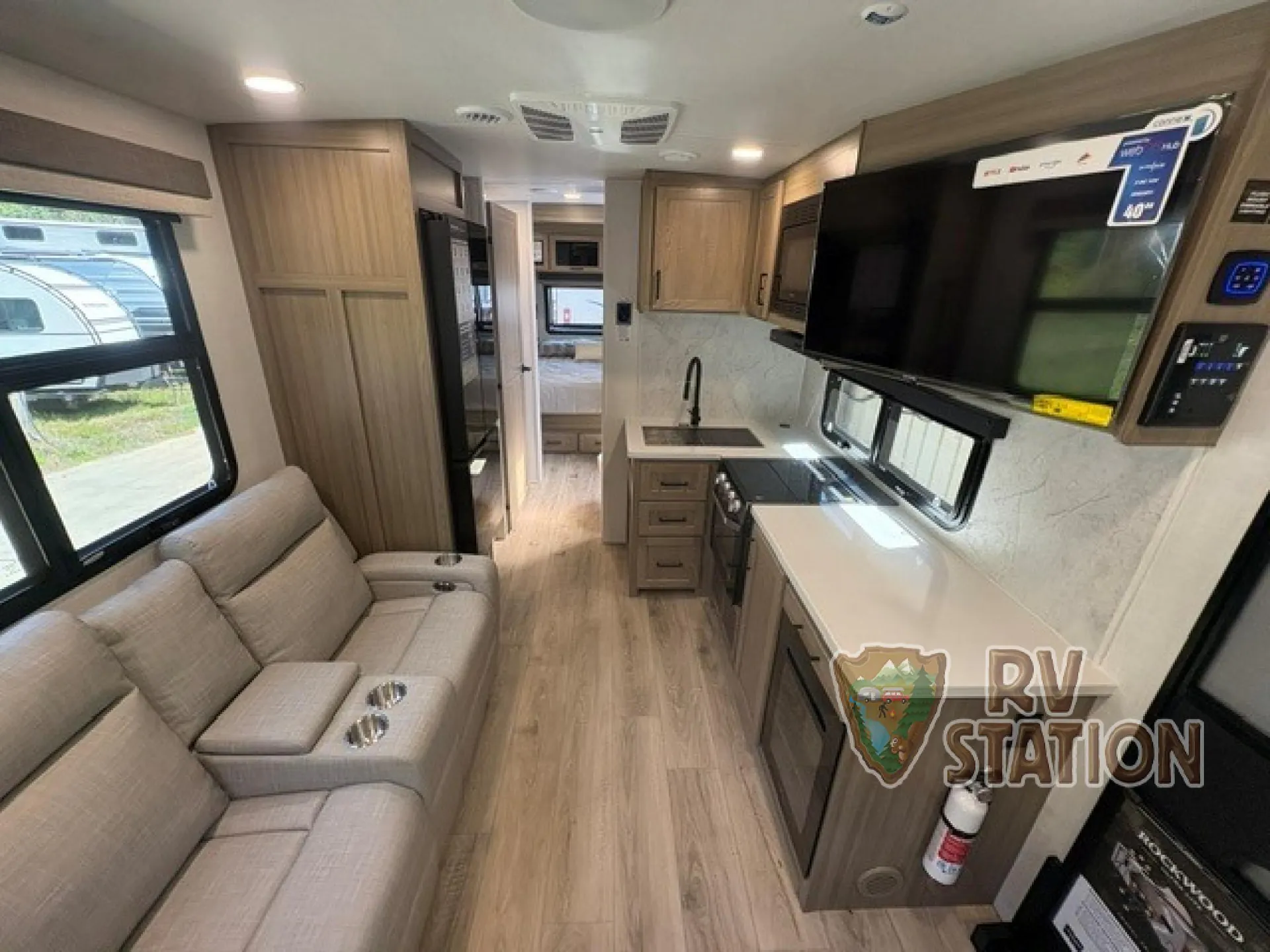 2027 Forest River Rockwood Ultra Lite 302RDT — Photo 6