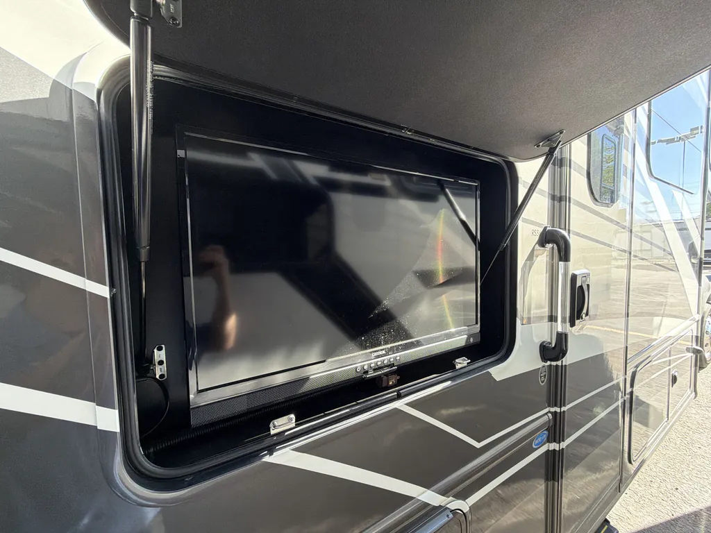 2023 Thor Motor Coach Magnitude RS36, Photos photo 22