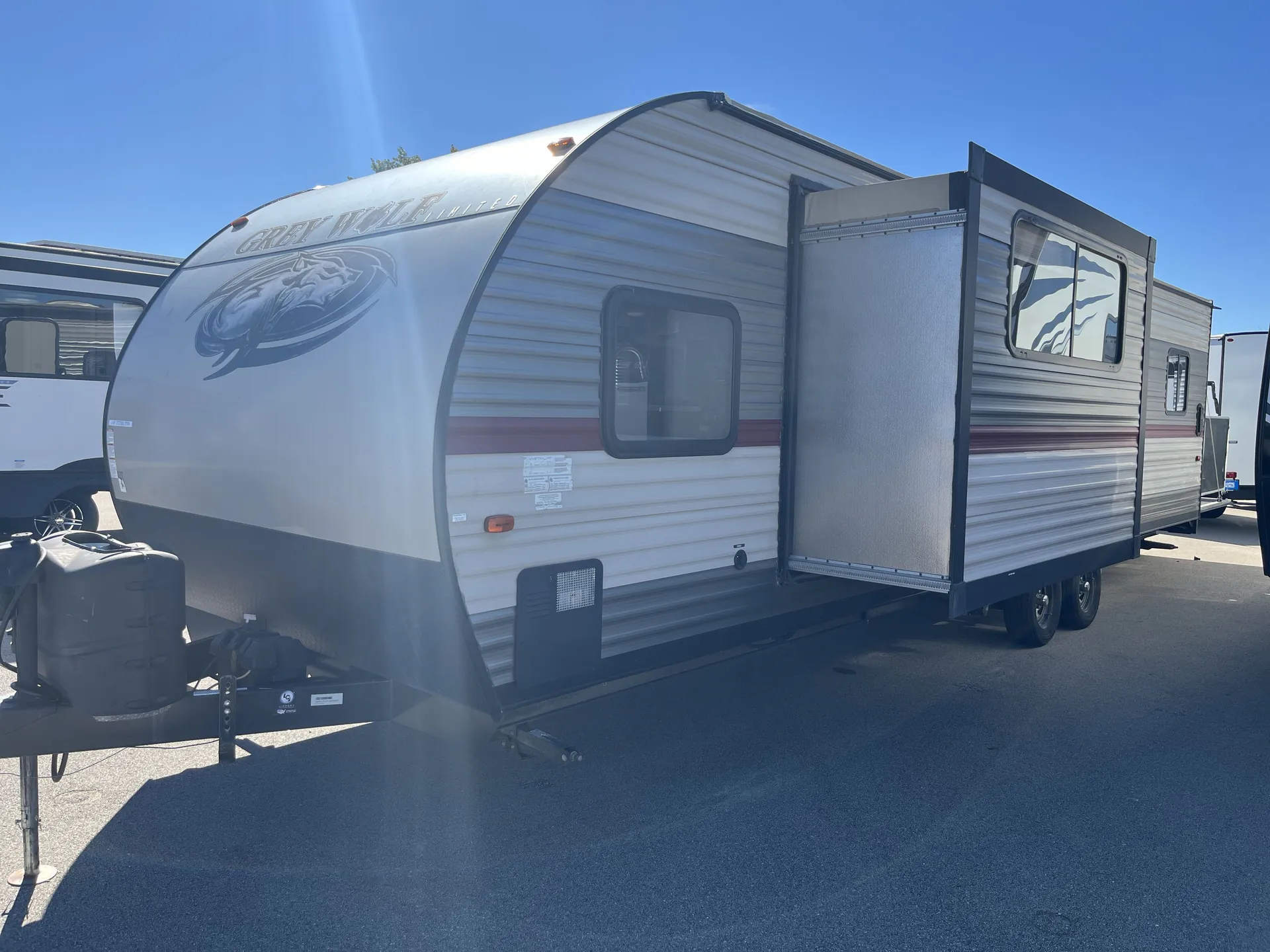 2018 Forest River Cherokee Grey Wolf 27RR — living area main