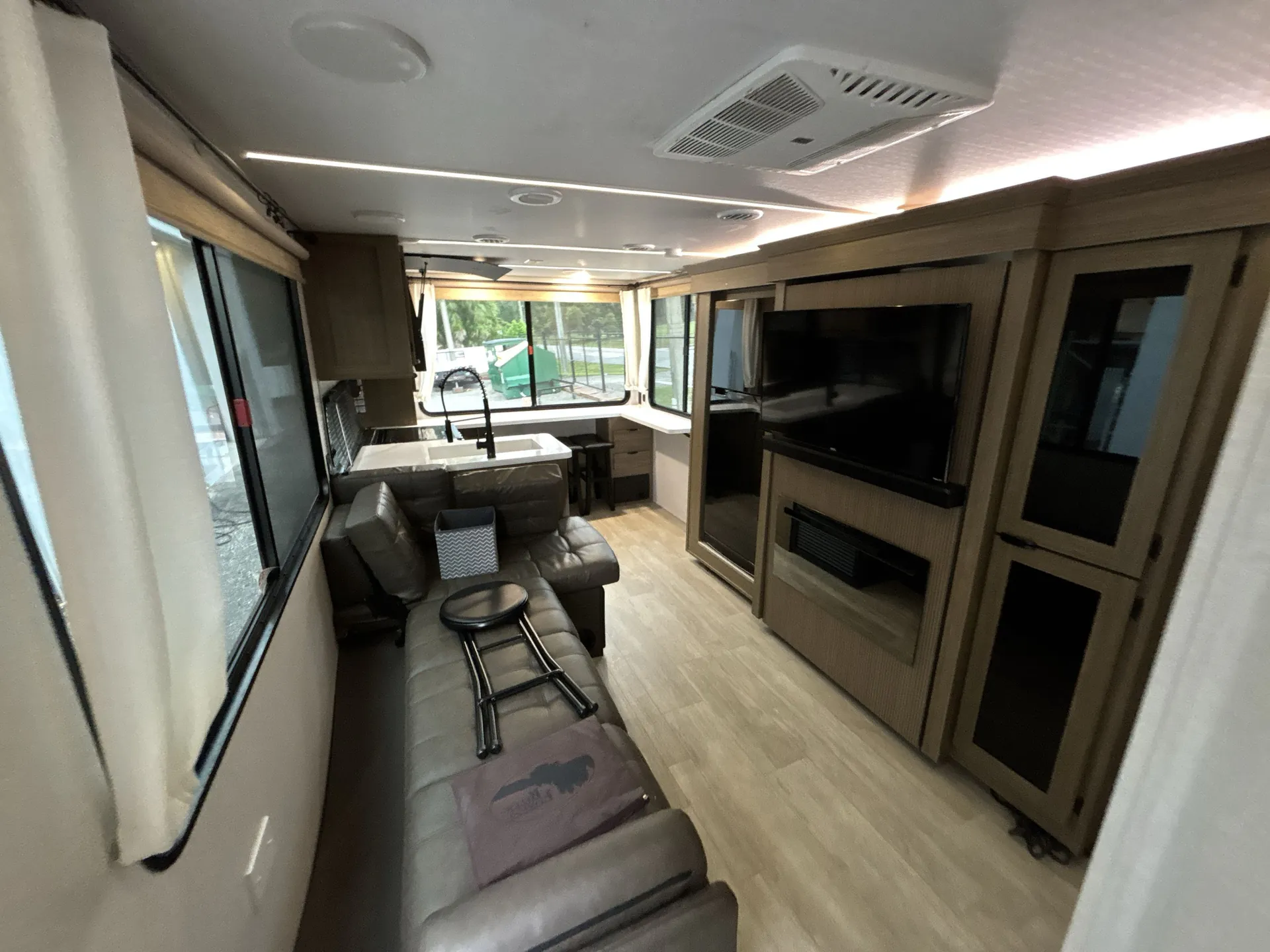 2025 Forest River Salem Cruise Lite 24VIEW — living area main