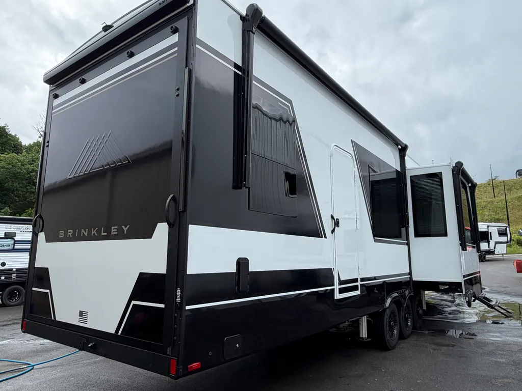 2026 Brinkley Model G 4000, Photos photo 3