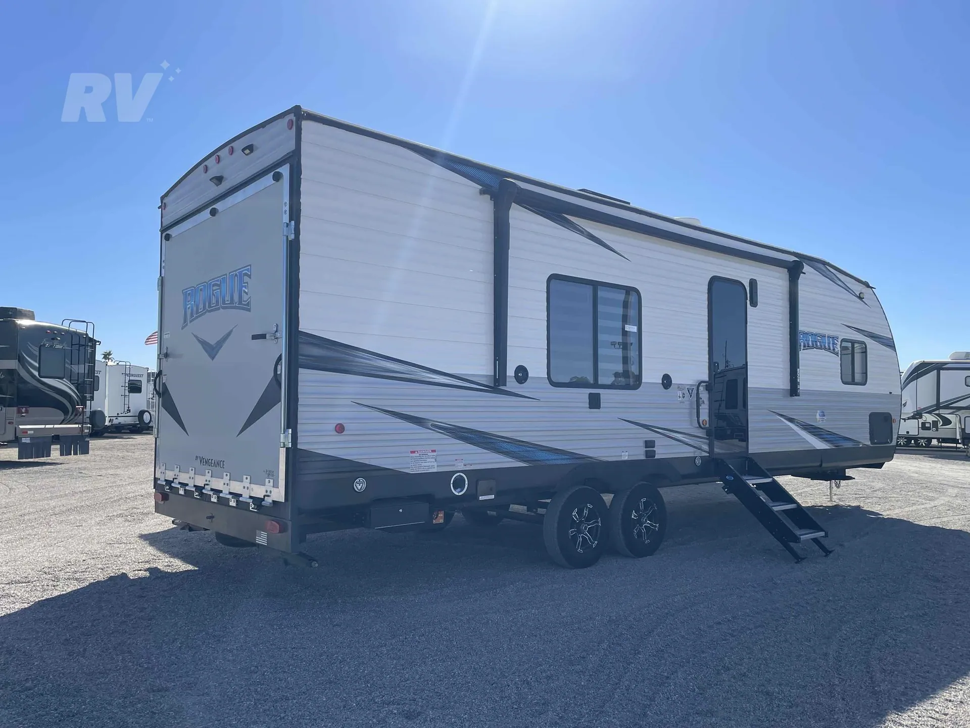 2021 Forest River Vengeance Rogue 26V — Photo 7