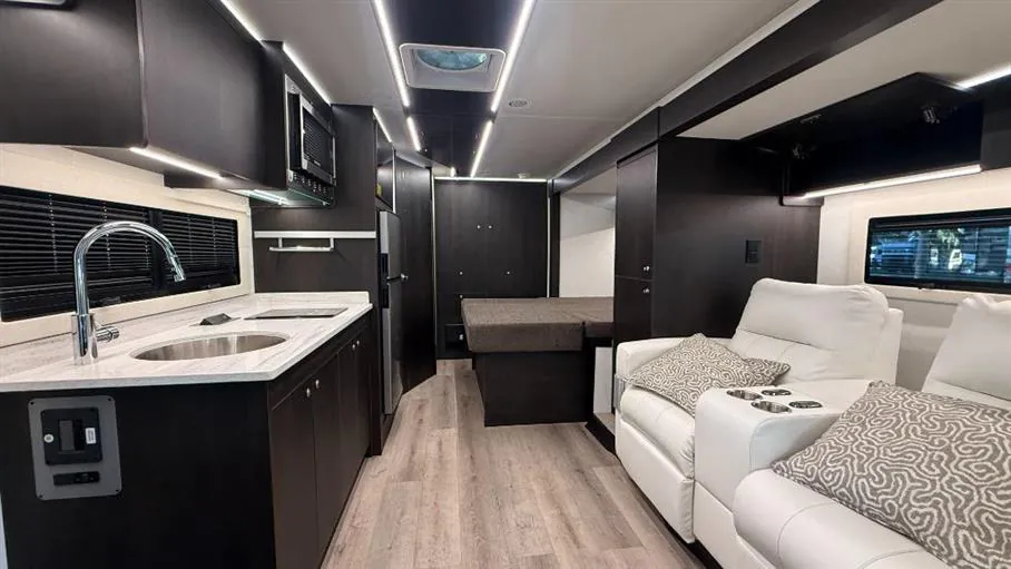2027 Tiffin Wayfarer 25 PW, Photos photo 16