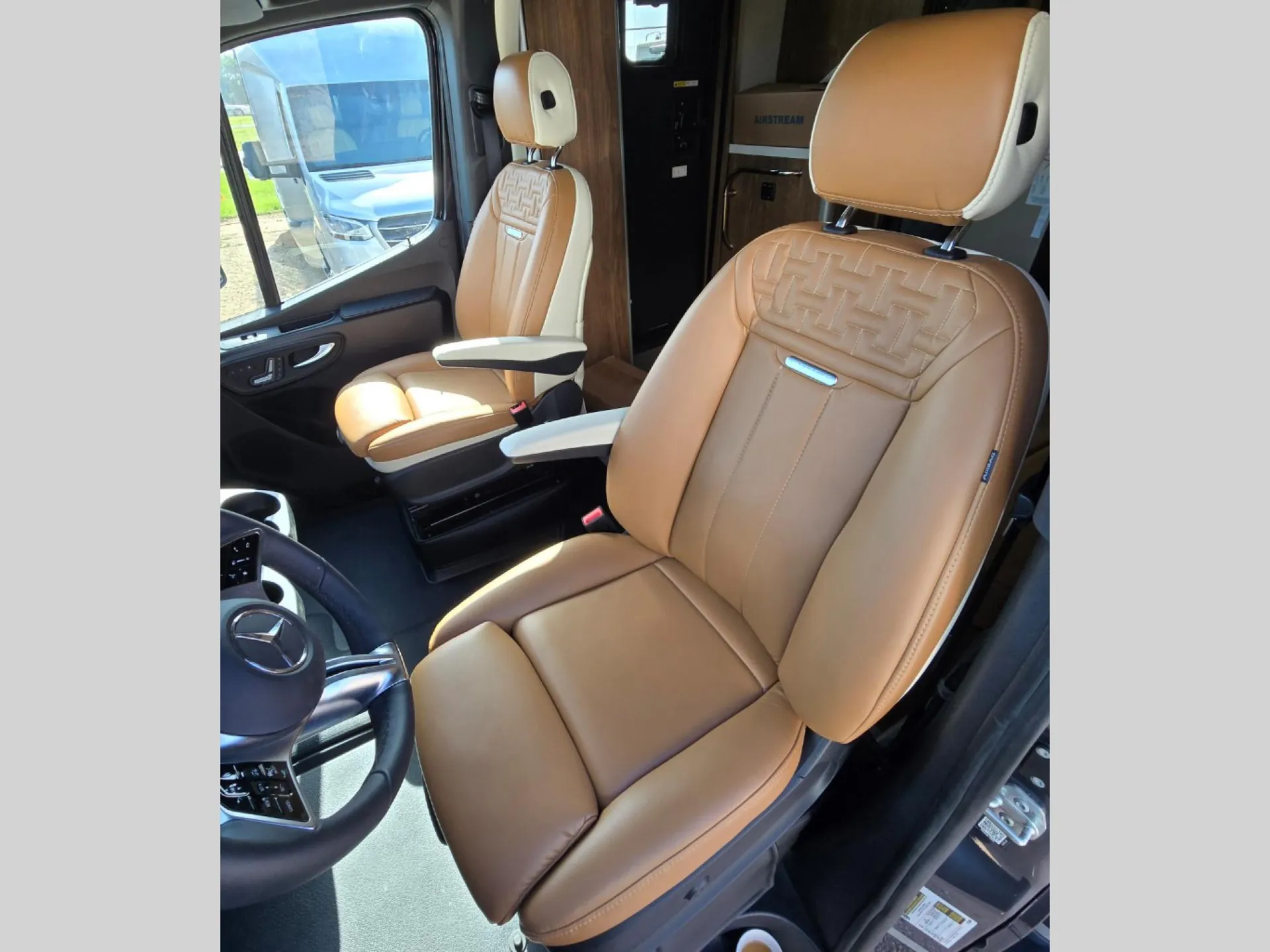 2027 Airstream Atlas 25RT - Photo 3