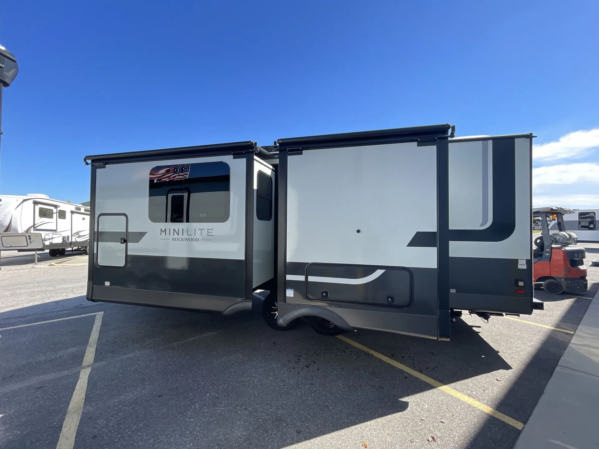2027 Forest River Rockwood Mini Lite 2523MBR — off campside