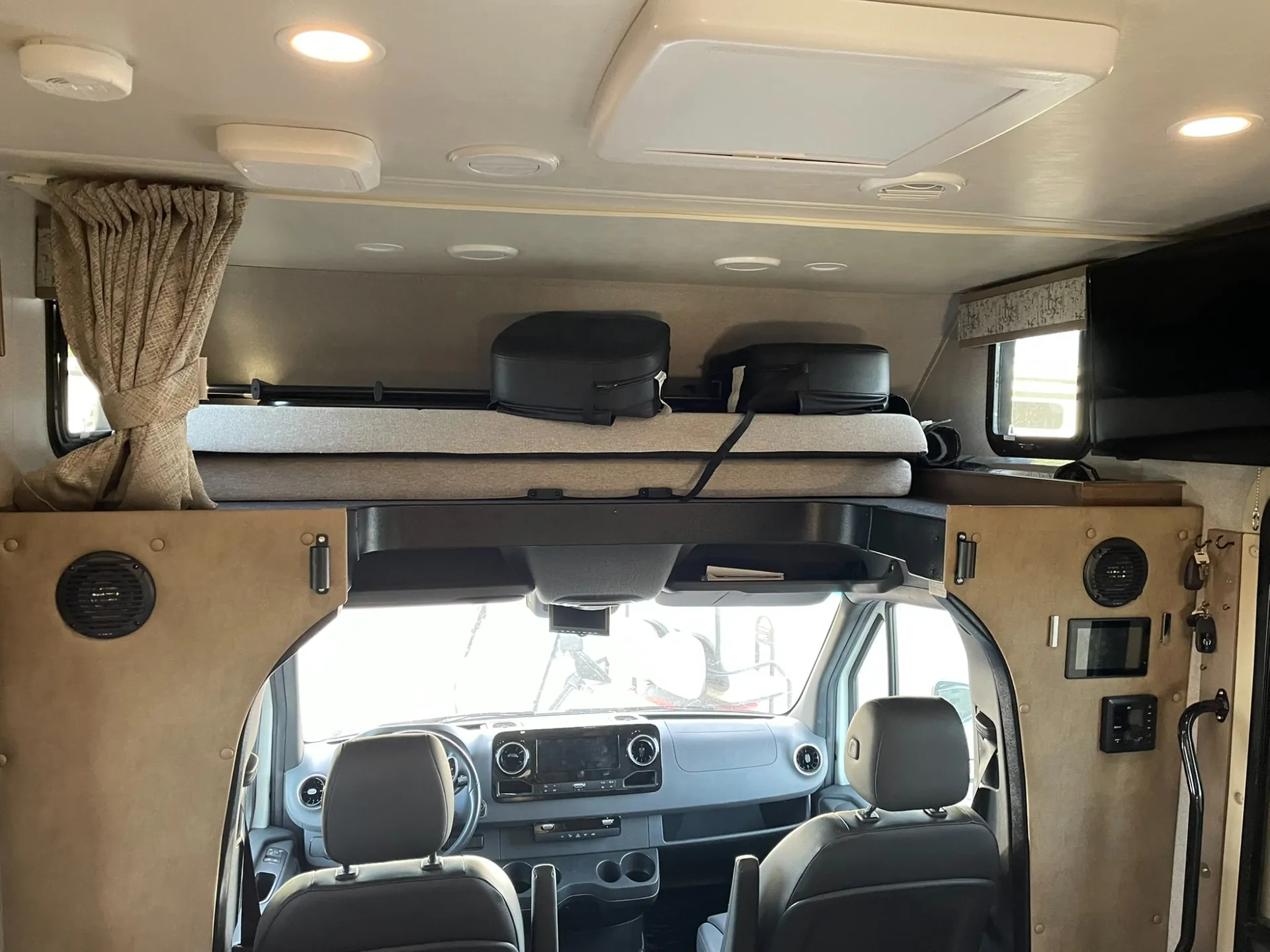2021 Dynamax Corp Isata 3 Series 24FW - Photo 4
