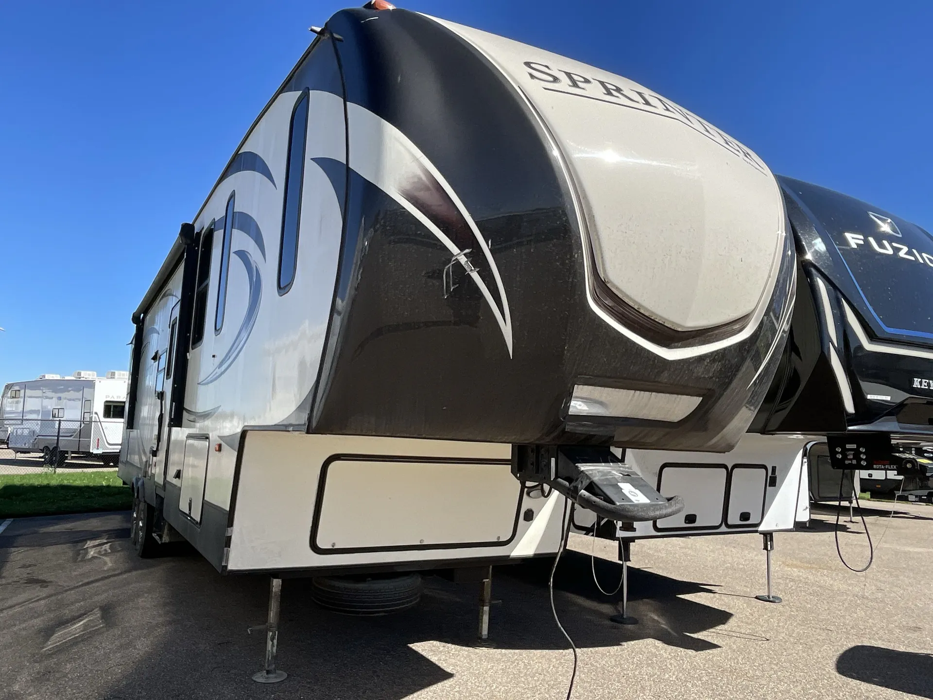 2017 Keystone Sprinter 326FWBHS - Photo 2