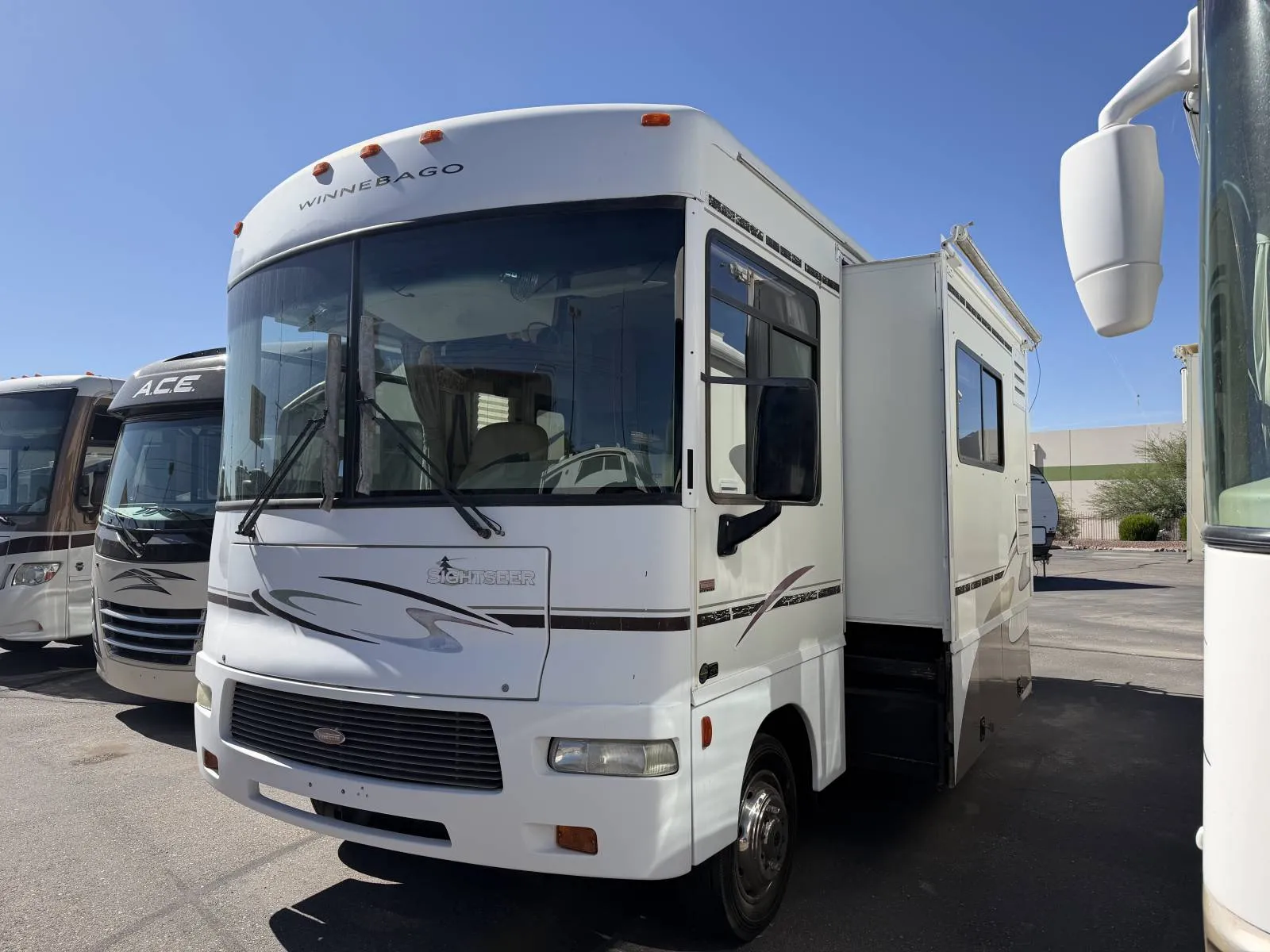 2006 Winnebago Sightseer 26P - Photo 3