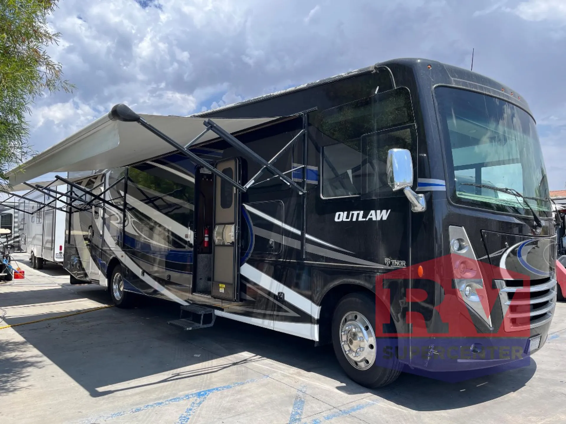 2020 Thor Motor Coach Outlaw 38KB - Photo 2