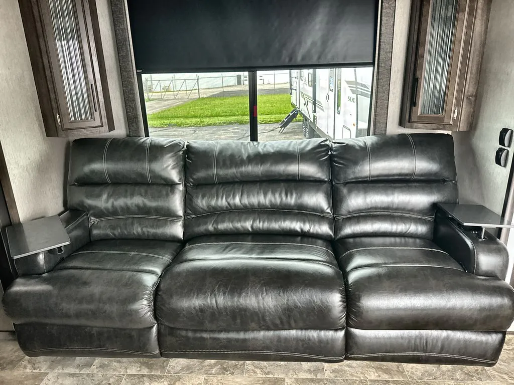 2019 Heartland Cyclone 4005 - Photo 2