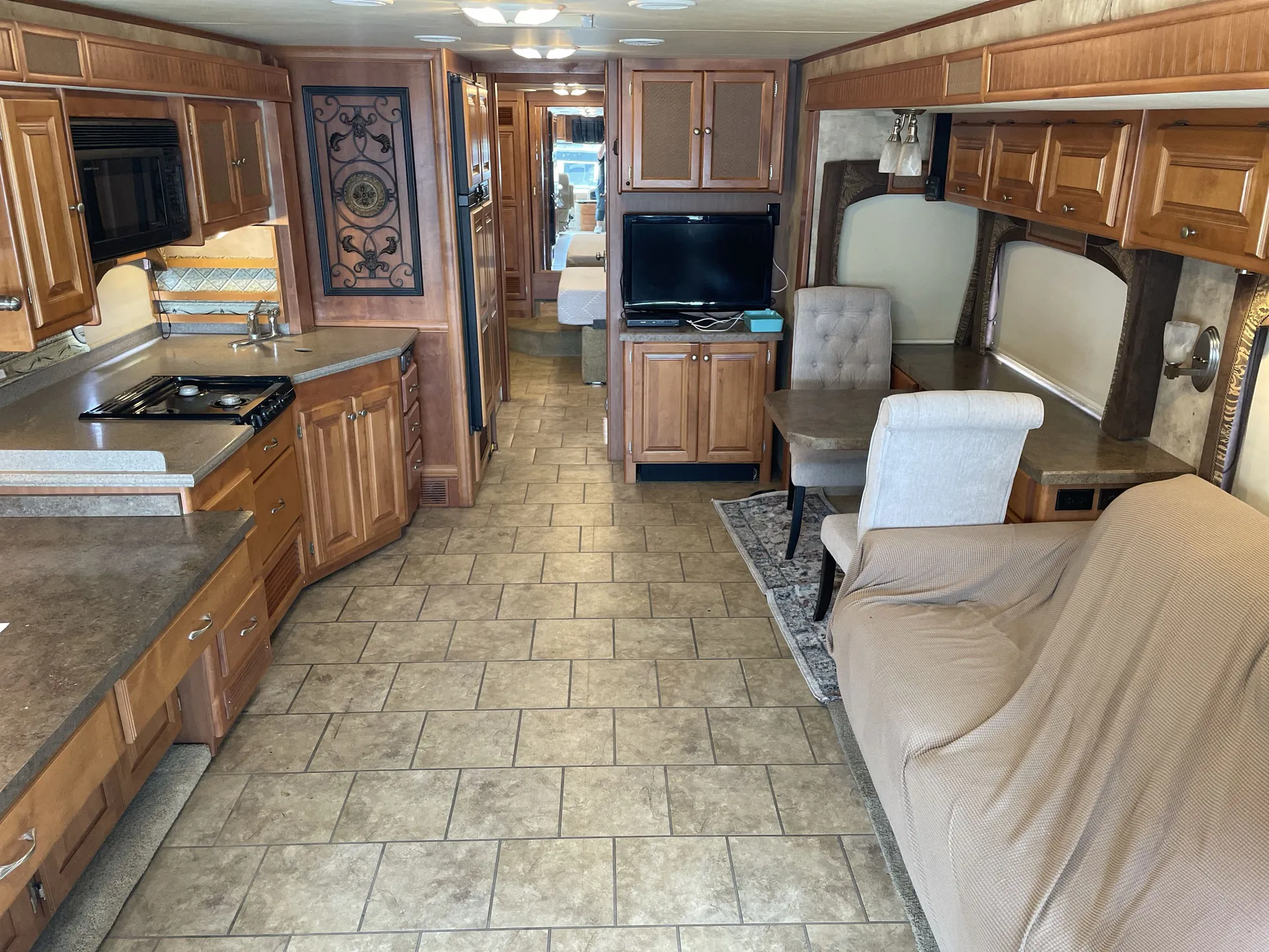2010 Tiffin Allegro Red 38 QBA — living area main