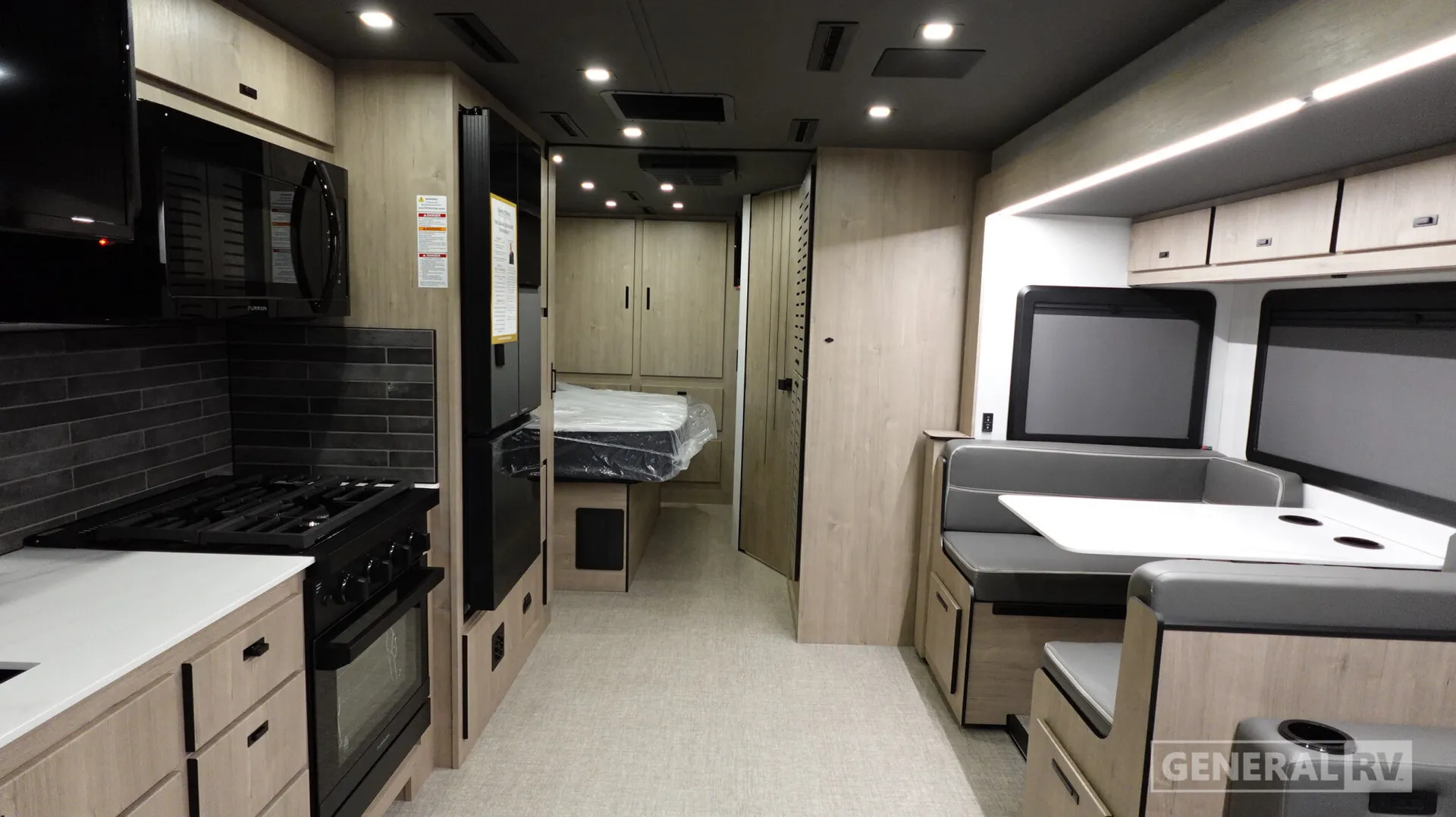 2026 Grand Design Lineage Series F 31ZW - Photo 3