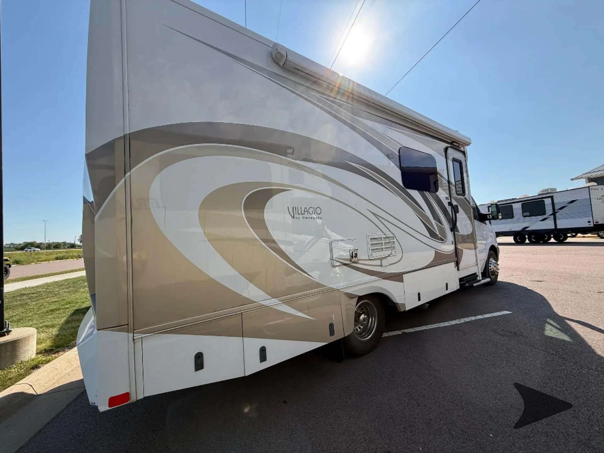 2016 Renegade RV Villagio 25MBS dealer photo 4 from Bish's RV