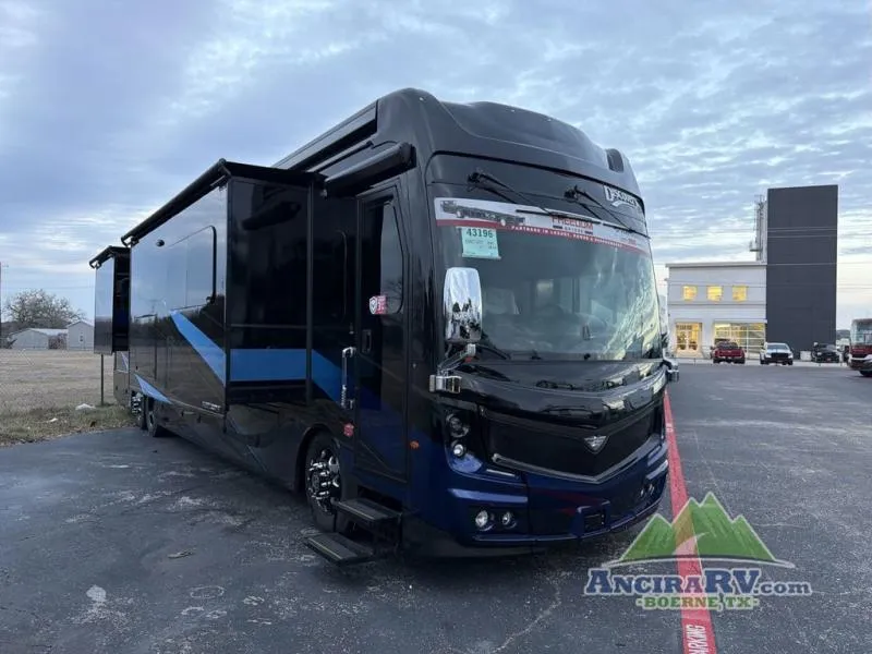 2026 Fleetwood Discovery LXE 44S - Photo 2