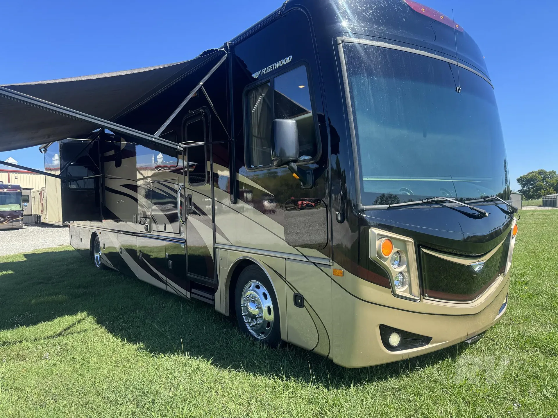 2017 Fleetwood Pace Arrow 36U - Photo 3
