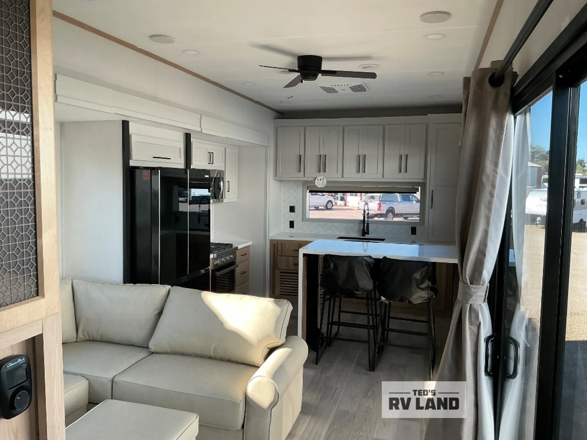 2026 Forest River Sierra Destination Trailers 422FKL — Photo 7