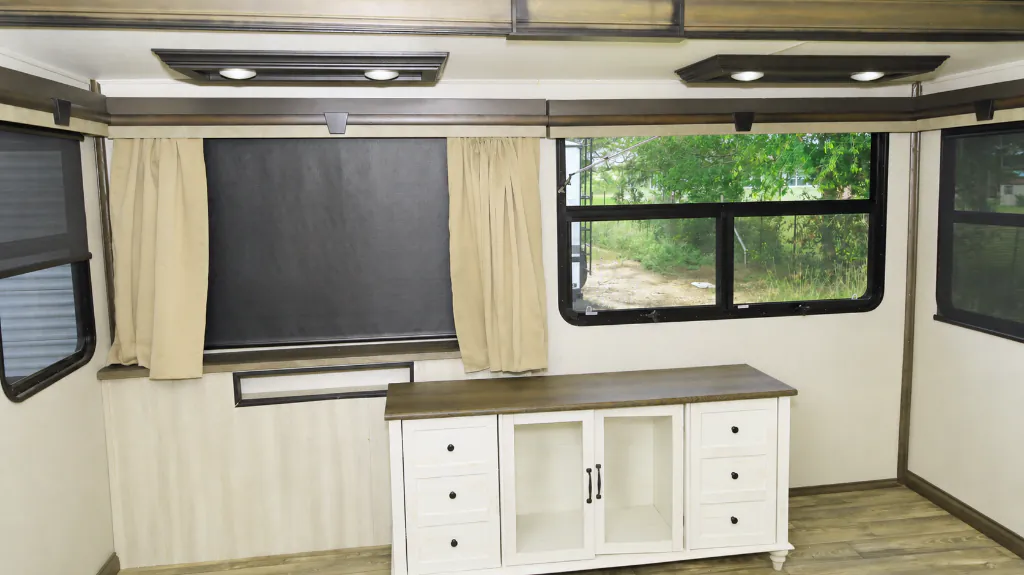 2023 Forest River Cardinal Luxury 380RLX, Photos photo 3