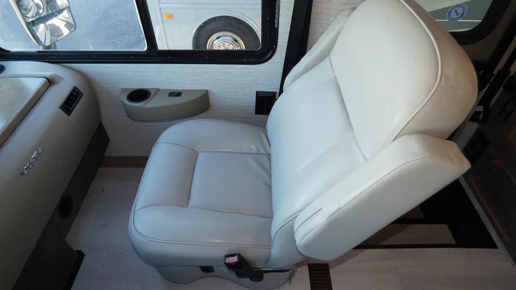 2022 Winnebago Vista 32M, Photos photo 12