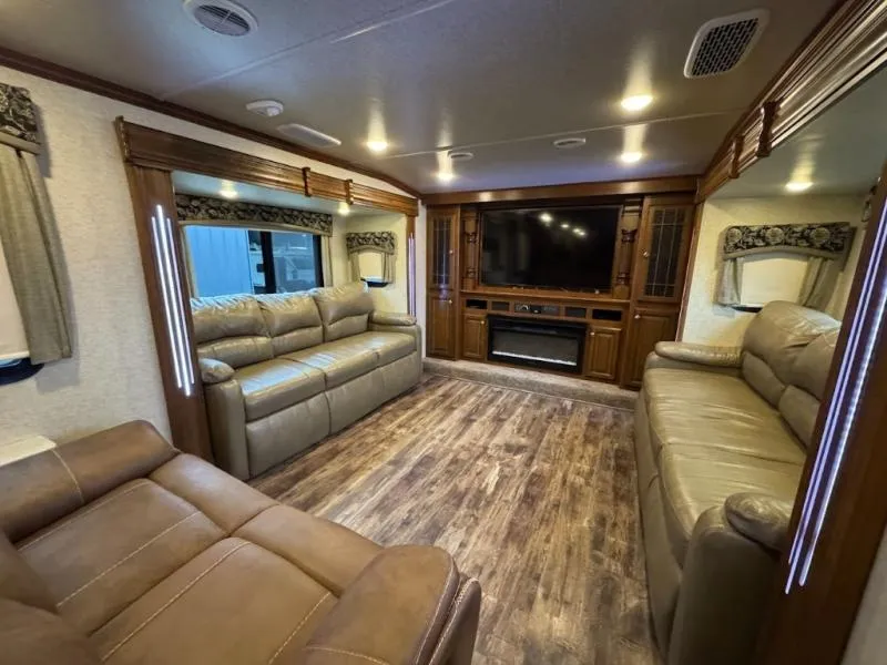 2018 Heartland Bighorn 3750FL - Photo 3