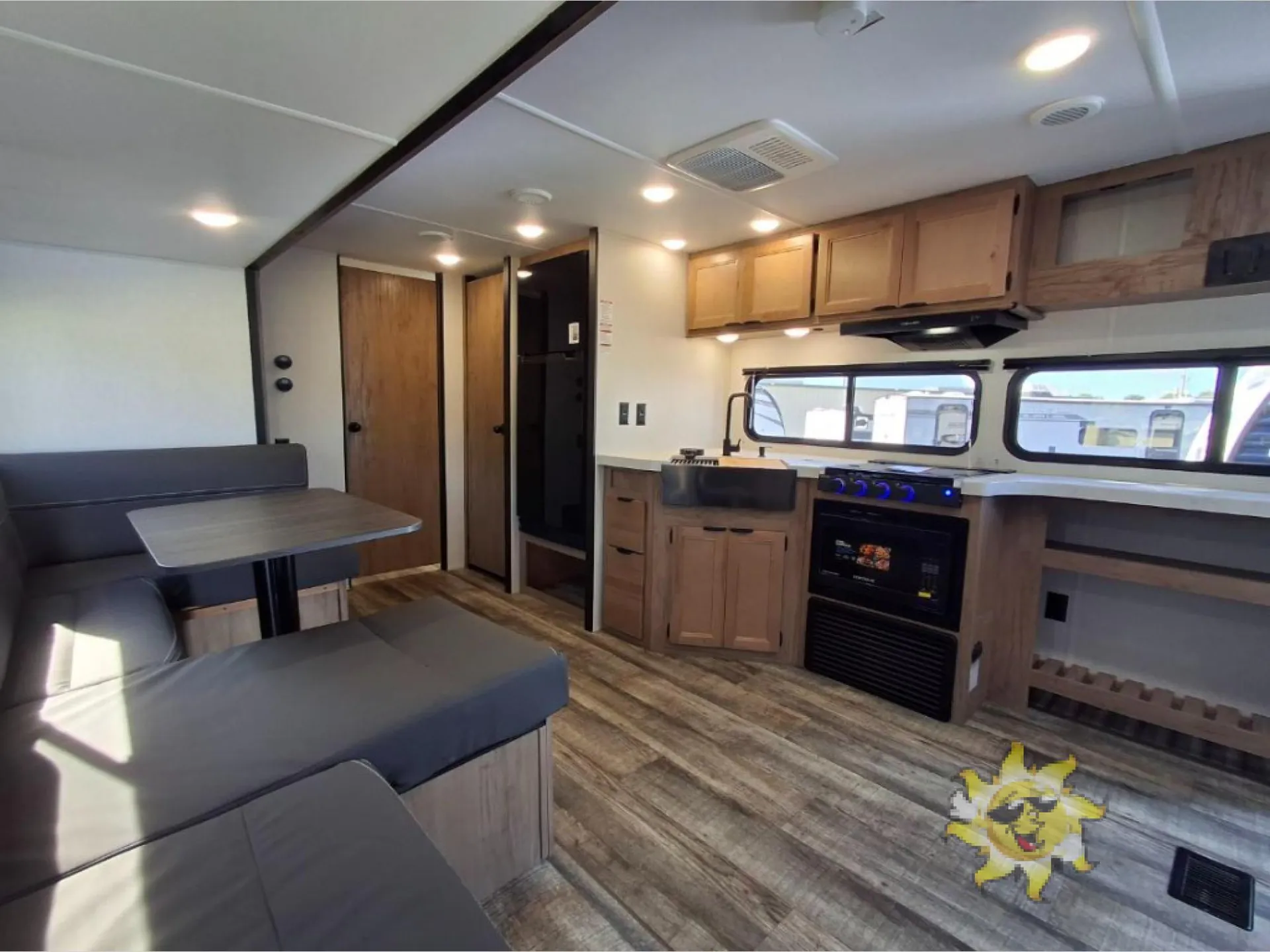 2024 Forest River Cherokee Wolf Den 282DS - Photo 4