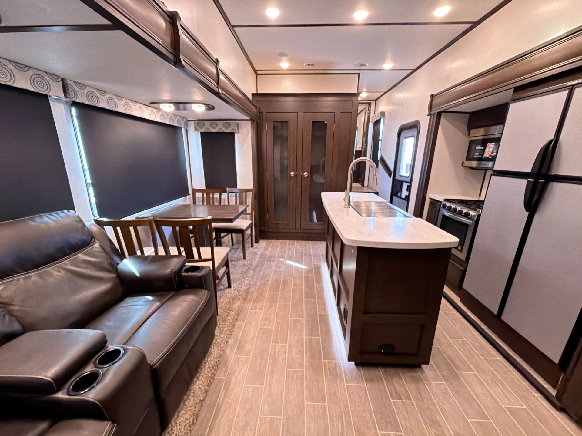 2021 Dutchmen Atlas 3602LFKB — living area main