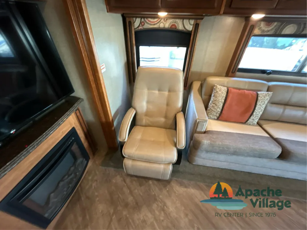 2017 Fleetwood Pace Arrow LXE 38F, Photos photo 26