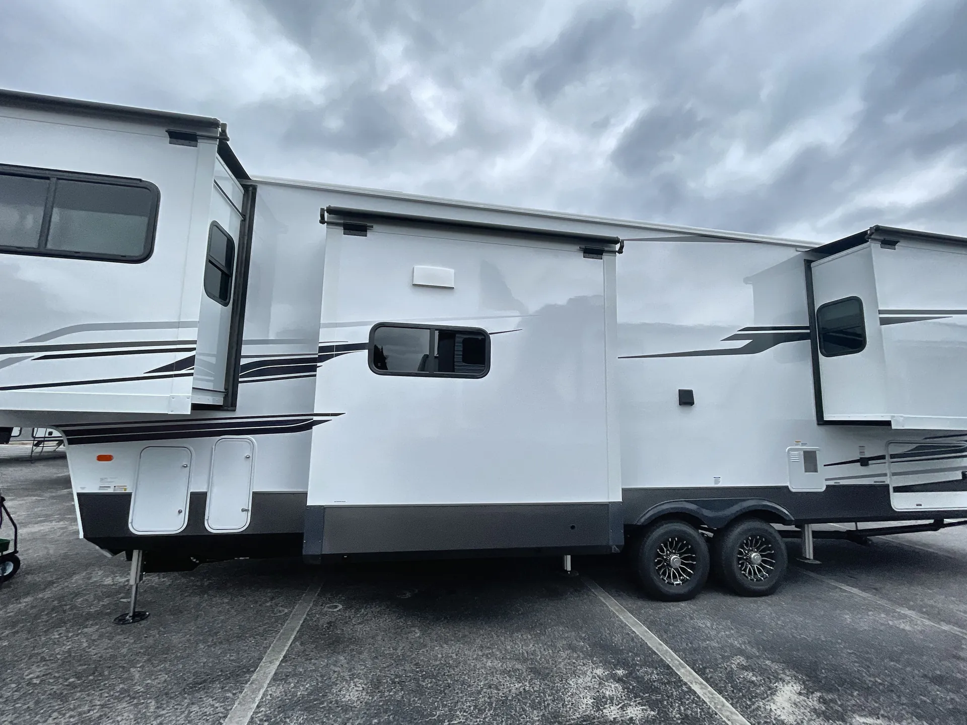 2026 Forest River Columbus 389FLH — off campside