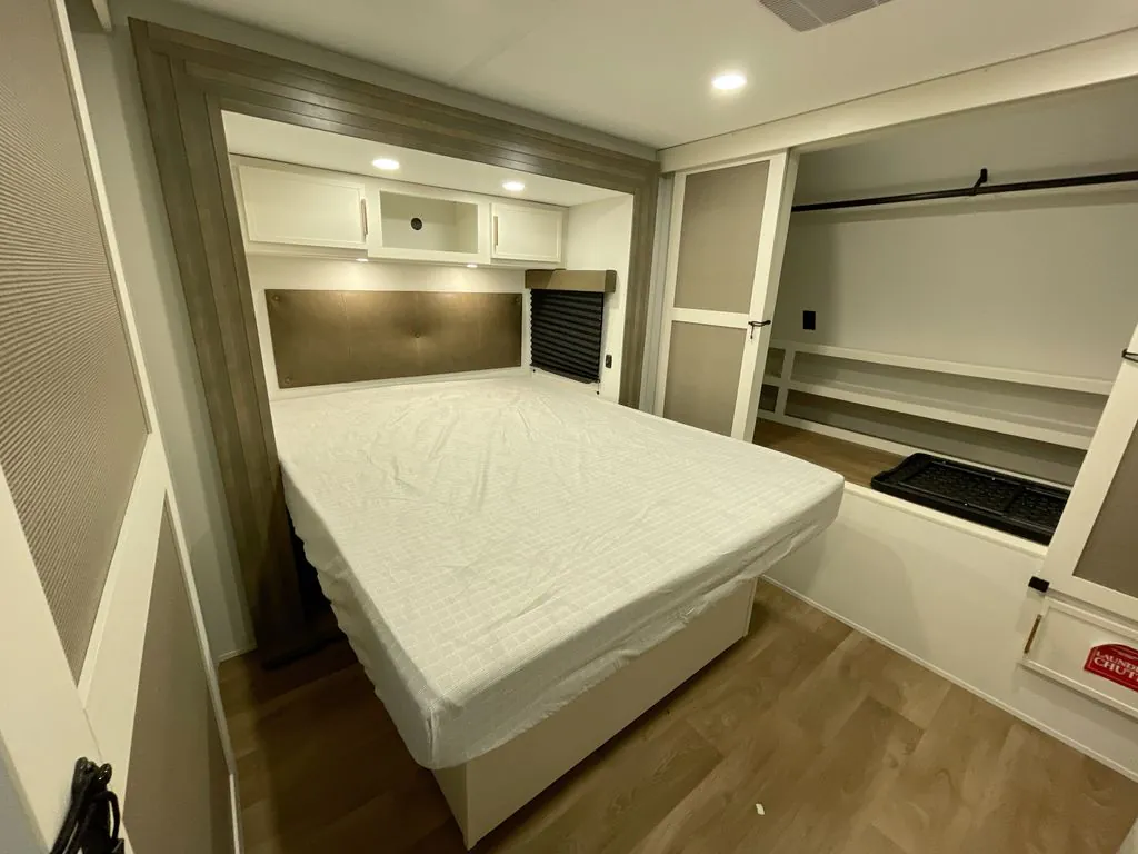 2027 Grand Design Transcend 335BHT, Photos photo 35
