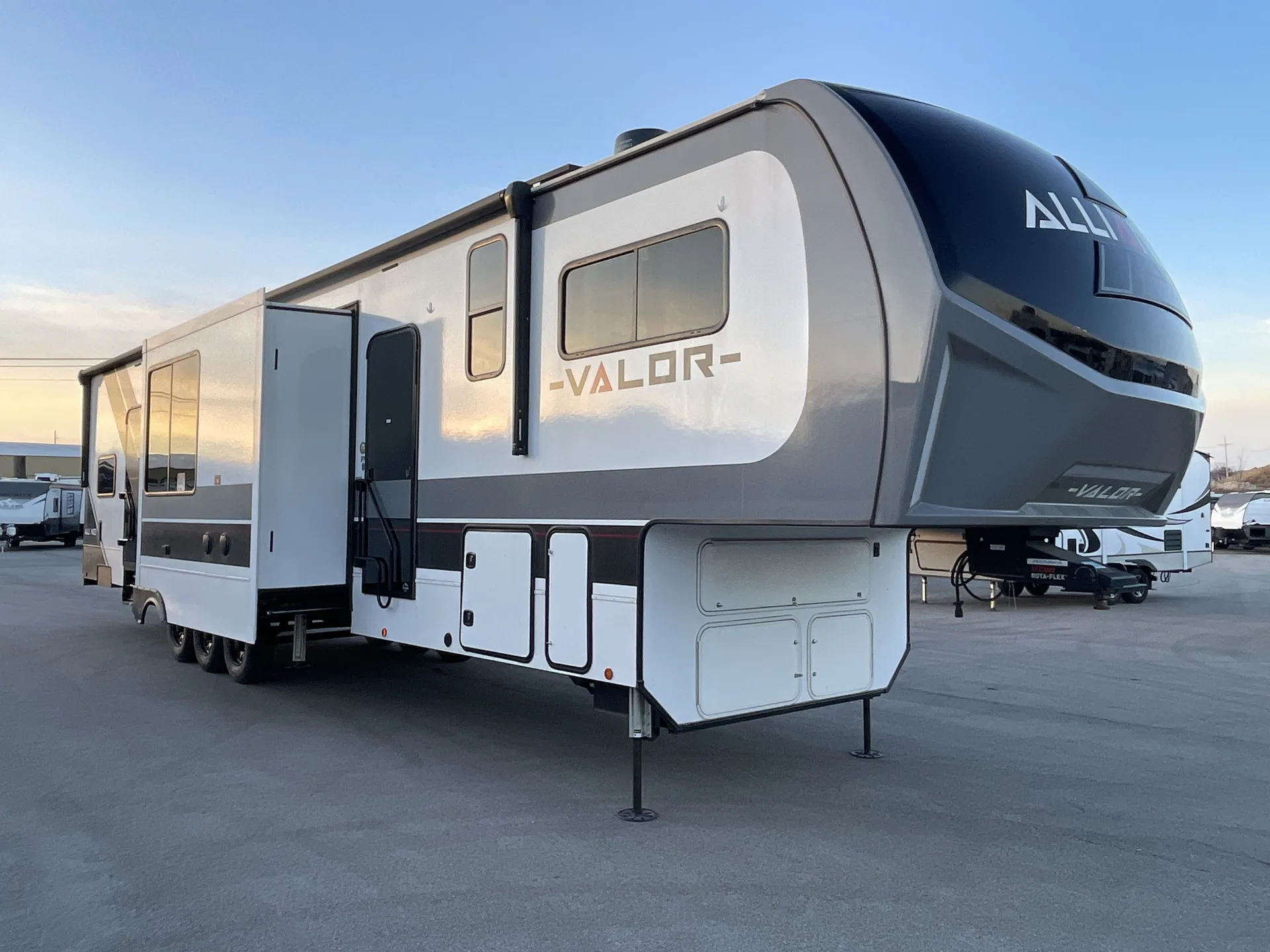 2024 Alliance RV Valor 44V14 - Photo 2
