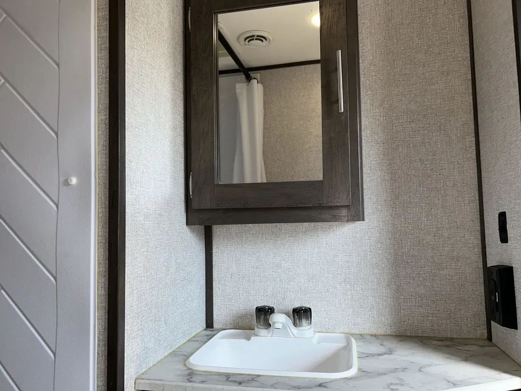 2021 Dutchmen Coleman Lantern 251TQ, Photos photo 38