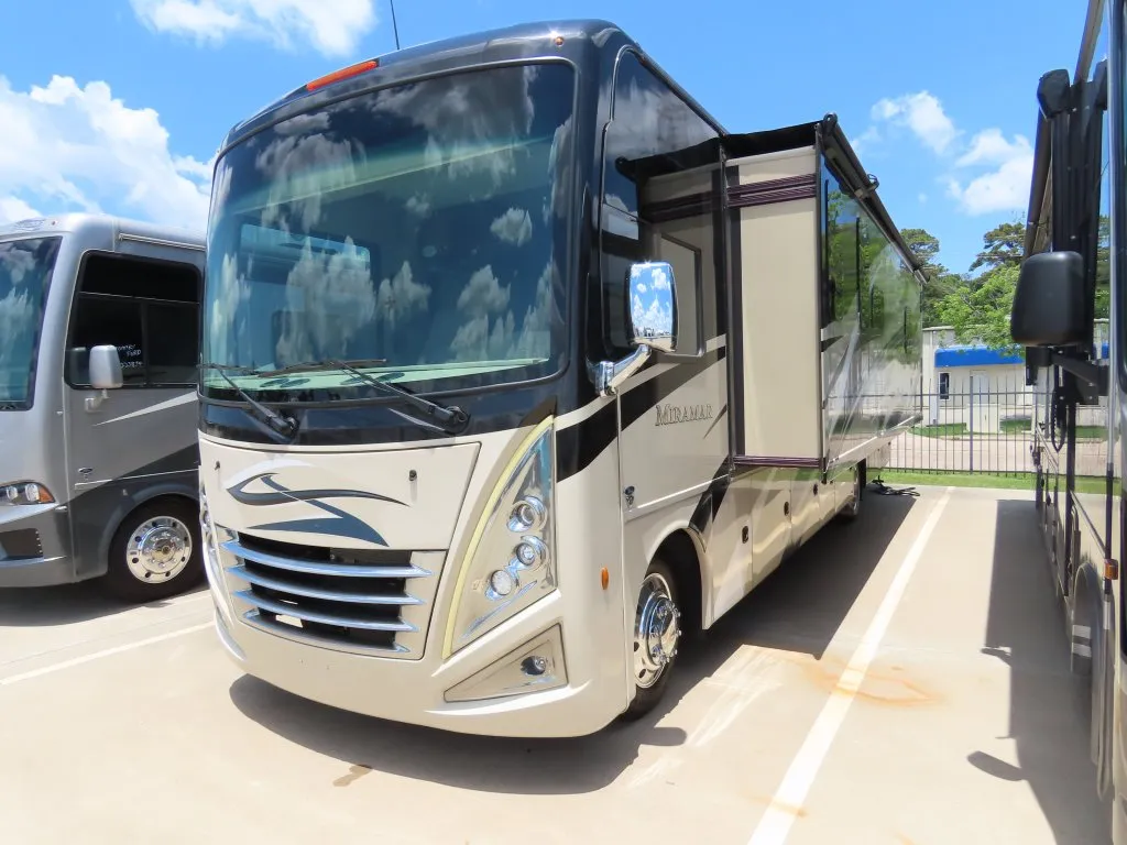 2022 Thor Motor Coach MIRAMAR 34.7 Class A Motorhome - Photo 2