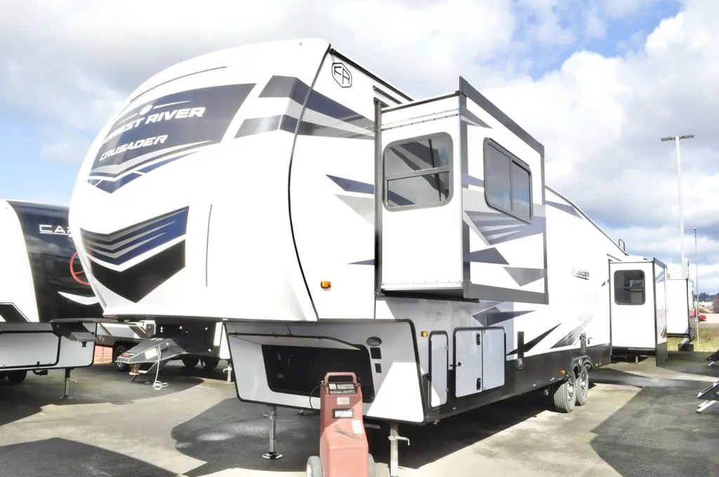 2025 Prime Time Crusader 375FLS - Photo 3