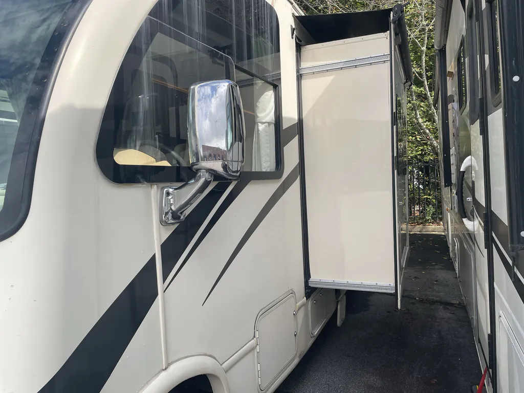 2022 Thor Motor Coach Axis 24.3, Photos photo 6