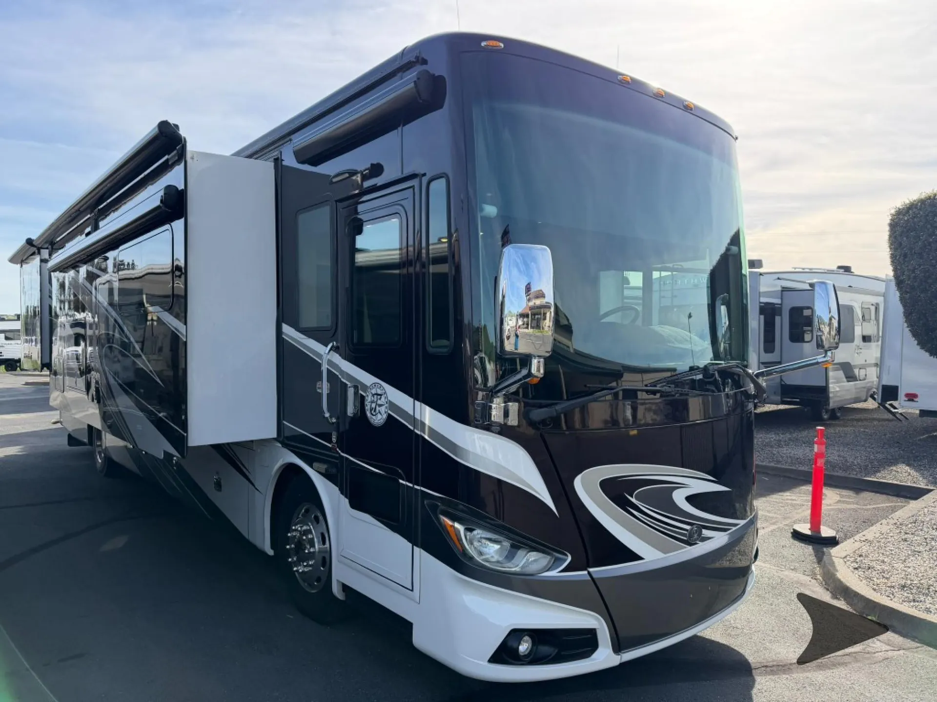 2016 Tiffin Phaeton 40 AH - Photo 2