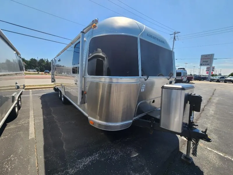 2014 Airstream International Sterling 27FB - Photo 2