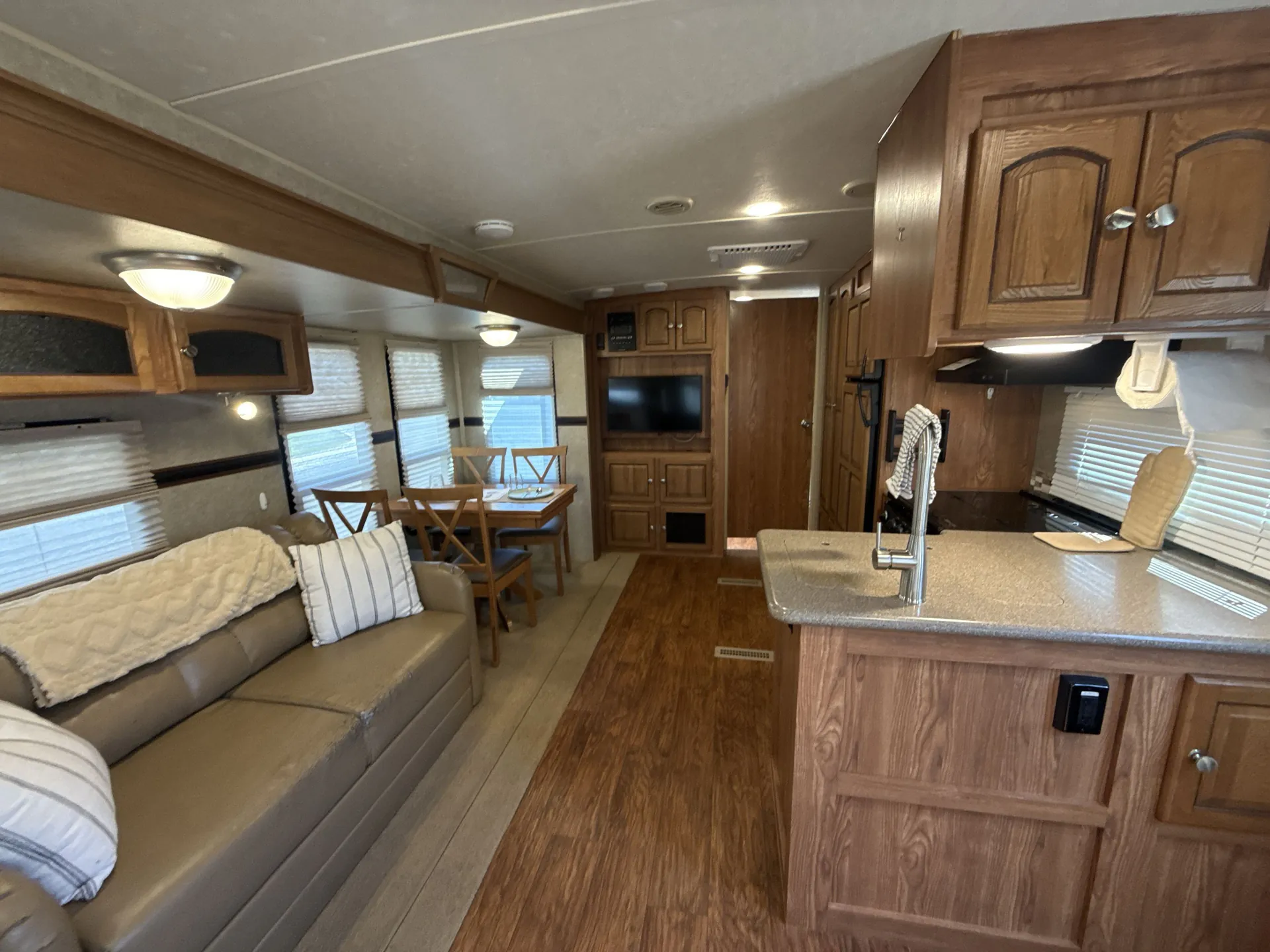 2015 Forest River Rockwood Windjammer 3001W — living area main
