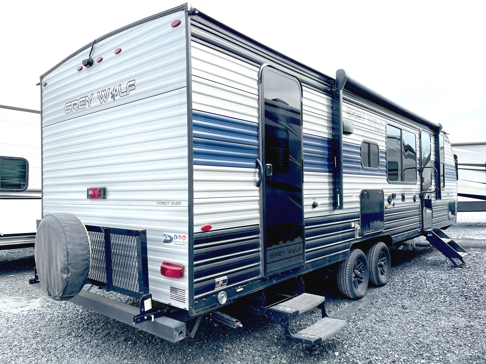 2023 Forest River Cherokee Grey Wolf 26BRB — campside