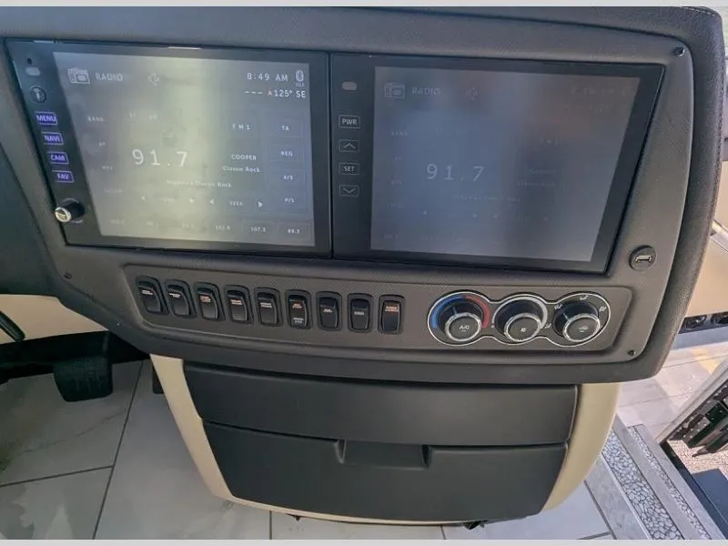 2024 Tiffin Zephyr 45 FZ - Photo 4