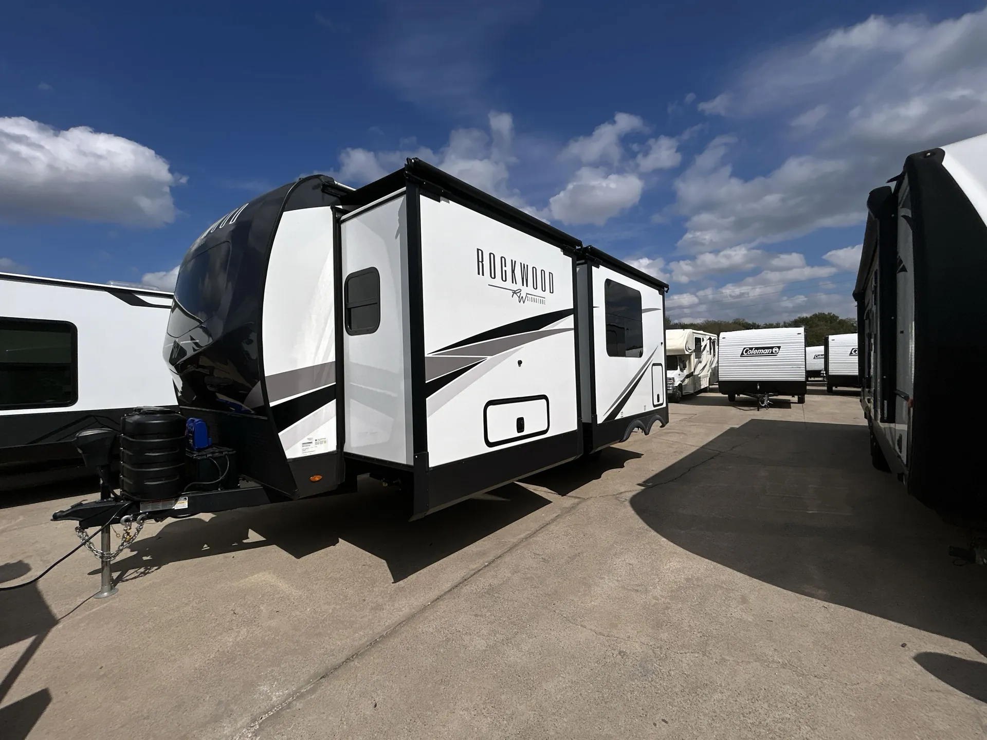 2024 Forest River Rockwood Signature 8265KBS — off campside